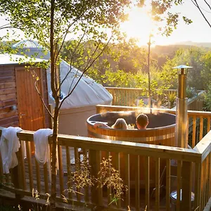hazel-yurt-yurtshire-eavestone-lake-site.yorkshirehotels.net/