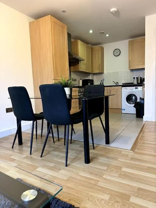 Two Bedrooms Flat In Stratford London Apartment